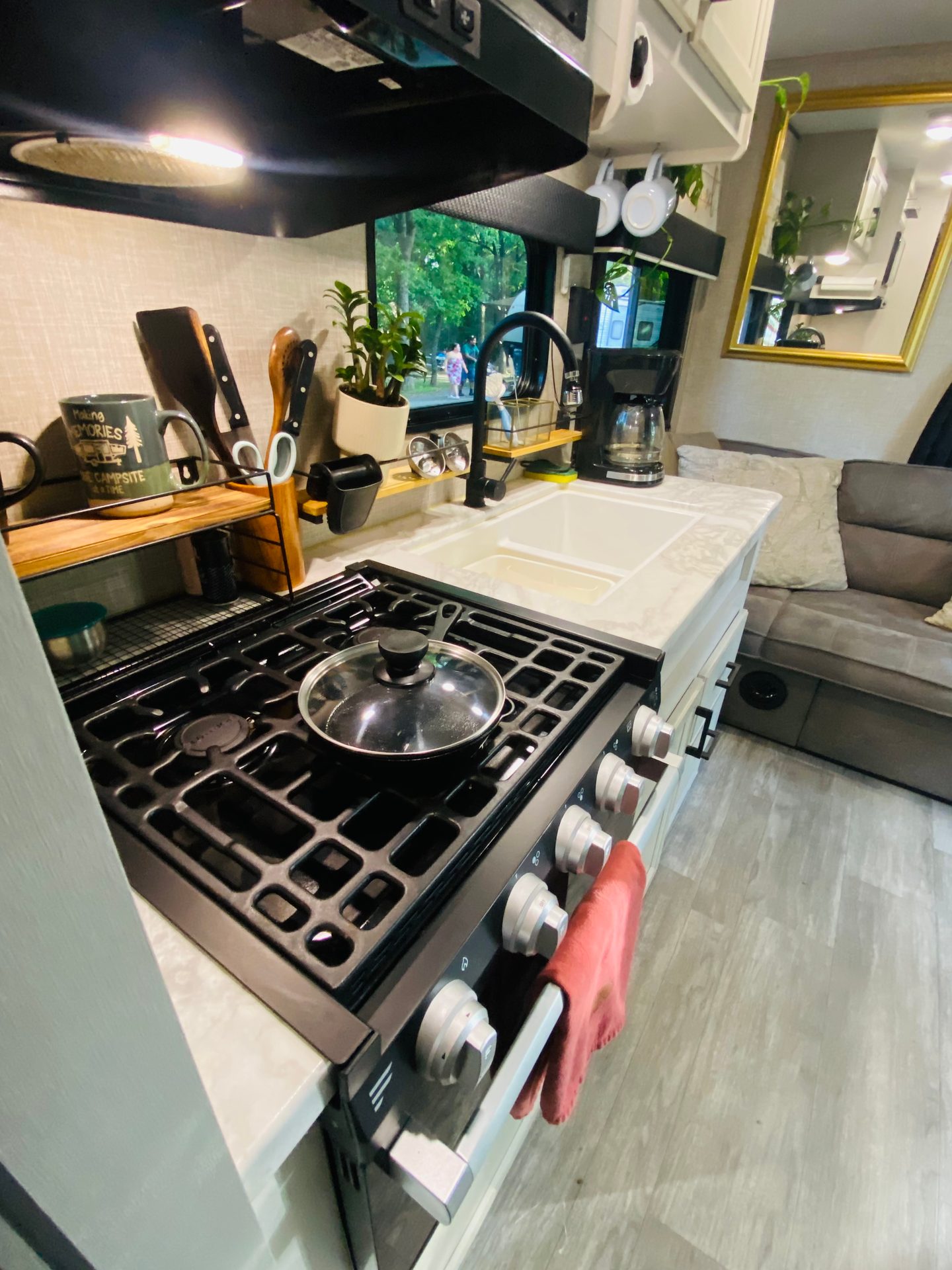 2023 Jayco Jayflight: Kitchen